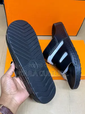 Pole Sandals