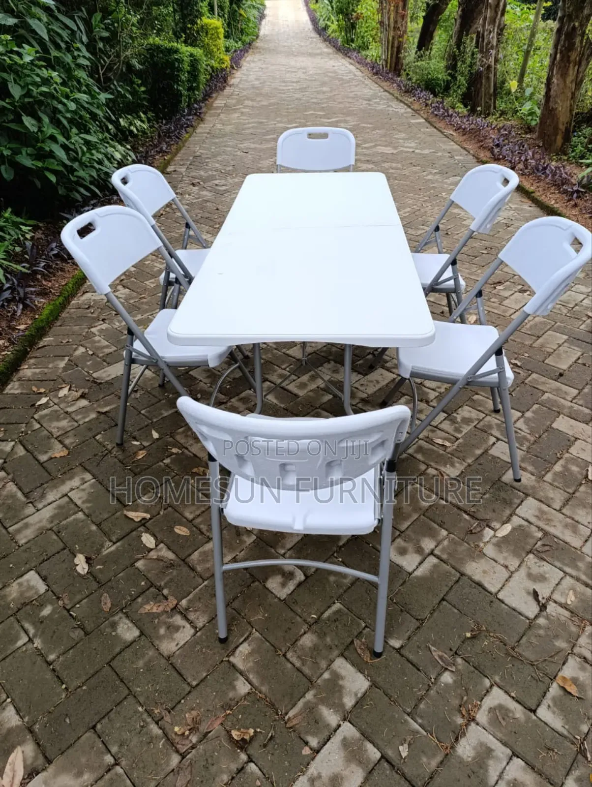 White Folderble Table and Chair