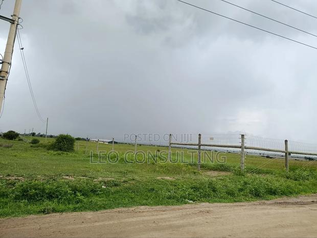 50×100 Plot for Sale in Kajiado Town – Near Tarmac, Ready Title