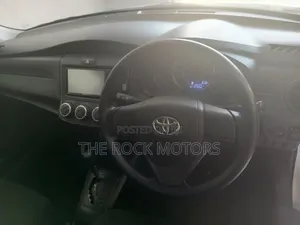 Toyota Axio 2018 Silver