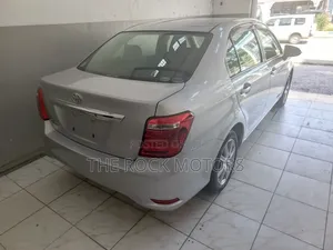 Toyota Axio 2018 Silver