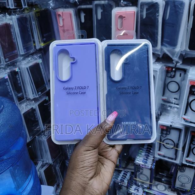 Silicone Back Cover for Samsung Galaxy Fold 7 - thumbnail 3