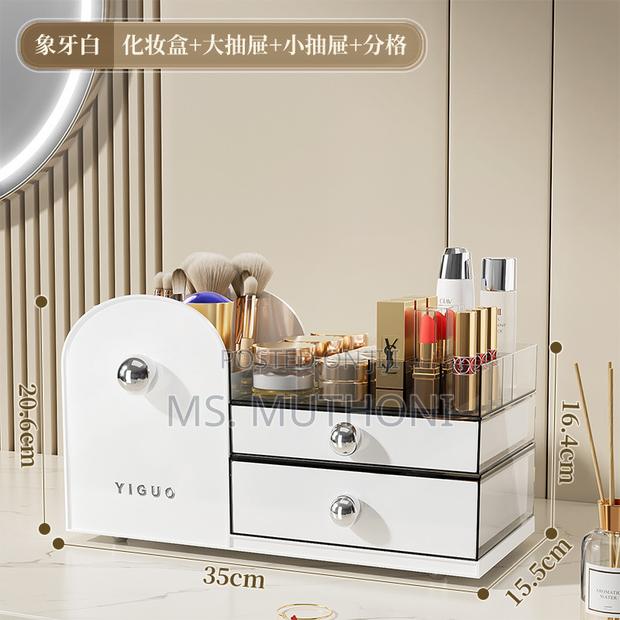 Stylish Large Capacity Make-Up Organizer - thumbnail 5