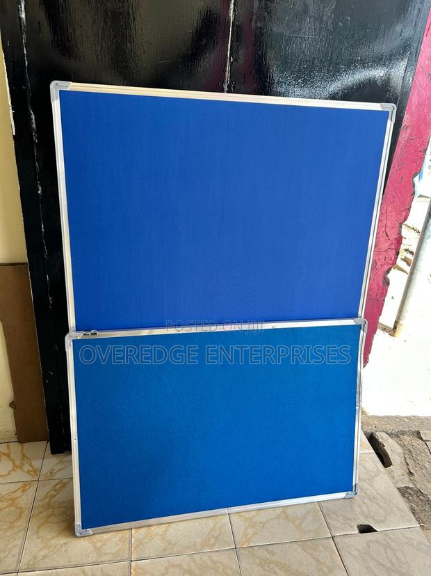 Smooth Pinboard for Offices