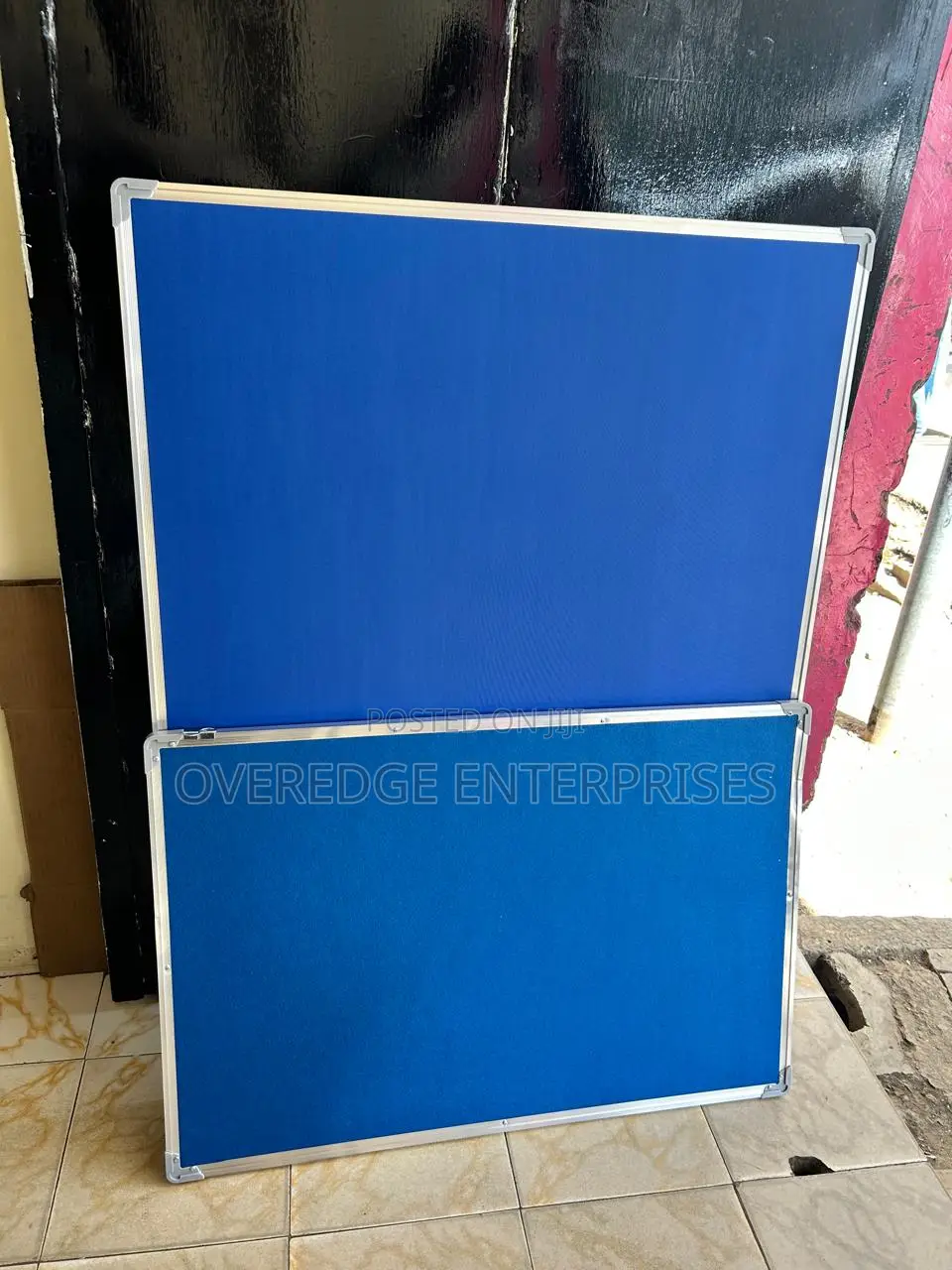 Smooth Pinboard for Offices