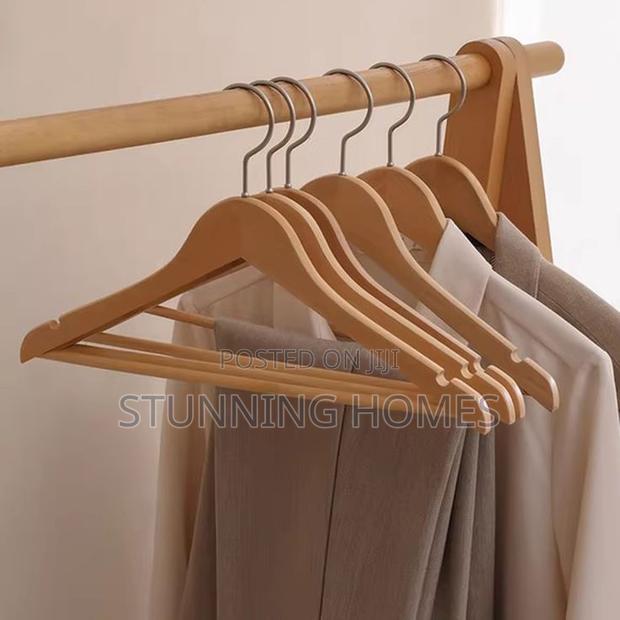 10 Wooden Anti Slip Hangers - thumbnail 2