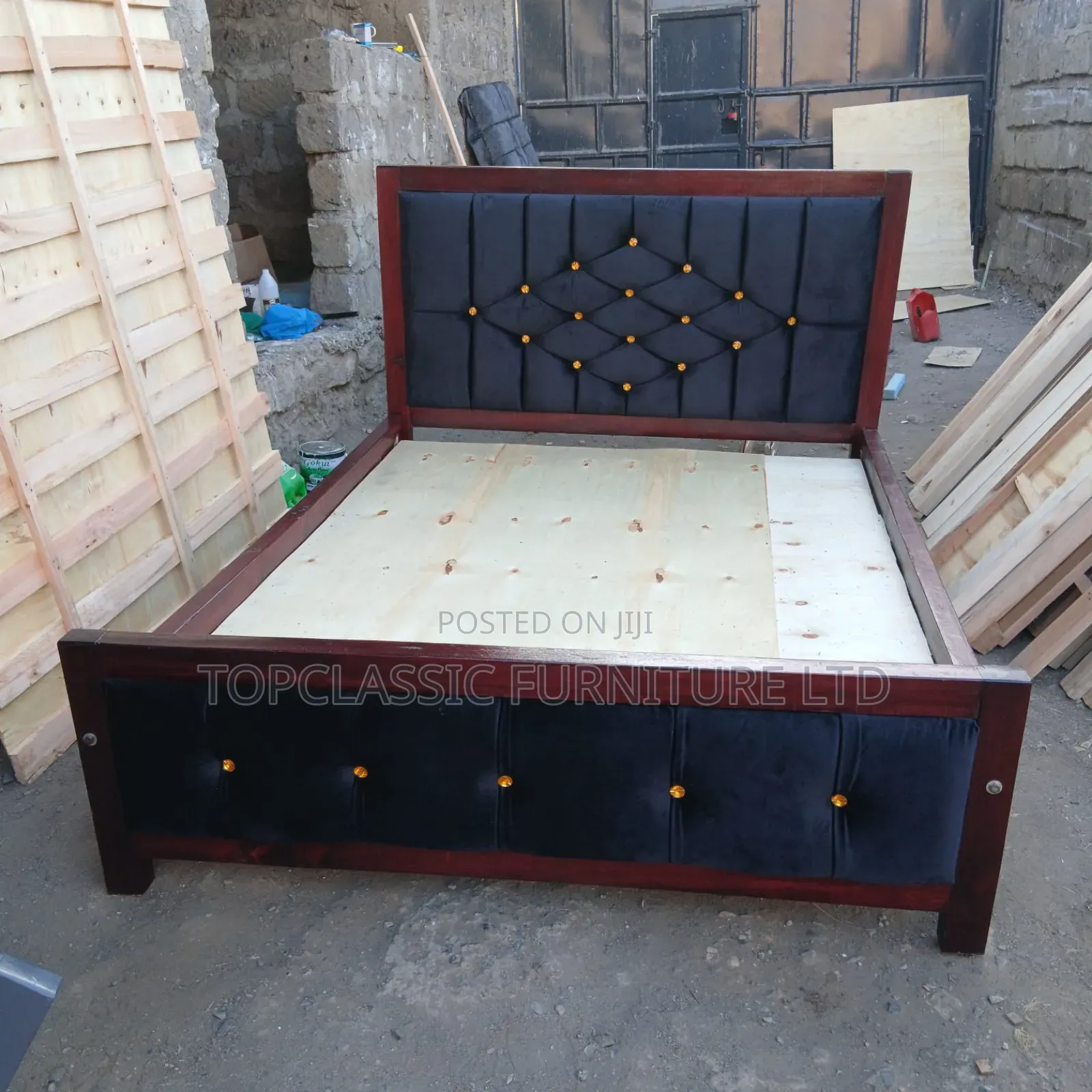 5x6 Brown Bed With Black Velvet Martial