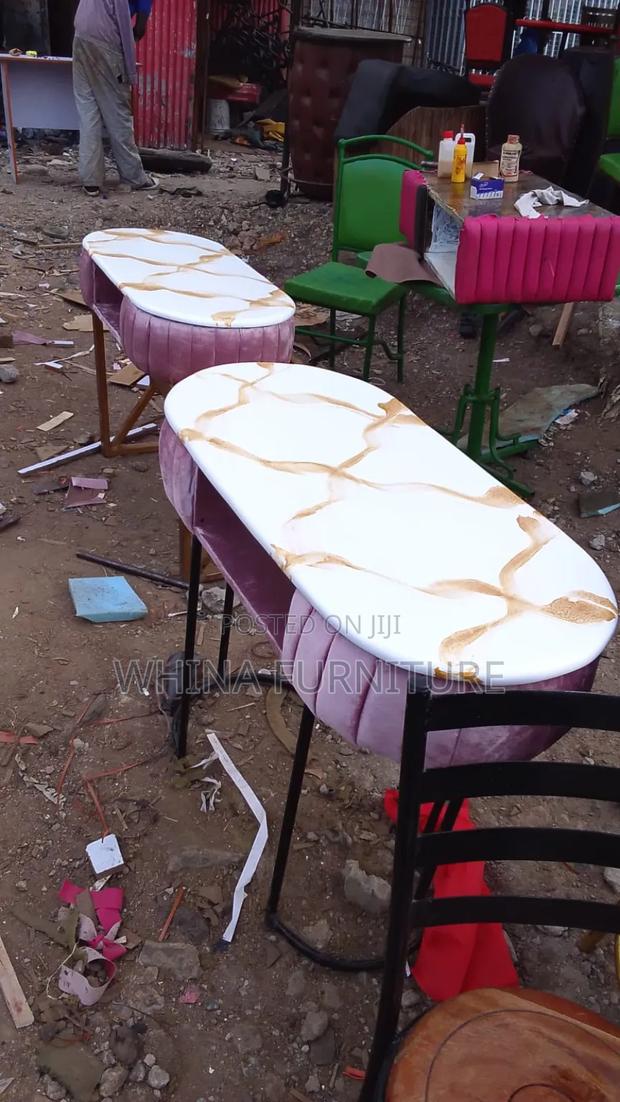 Oval Manicure Table - main view