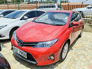 Toyota Auris 2012 Red