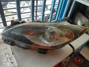 Mazda Axela Xenon