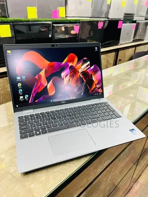 Laptop Dell Precision 3580 16GB Intel Core i7 SSD 512GB