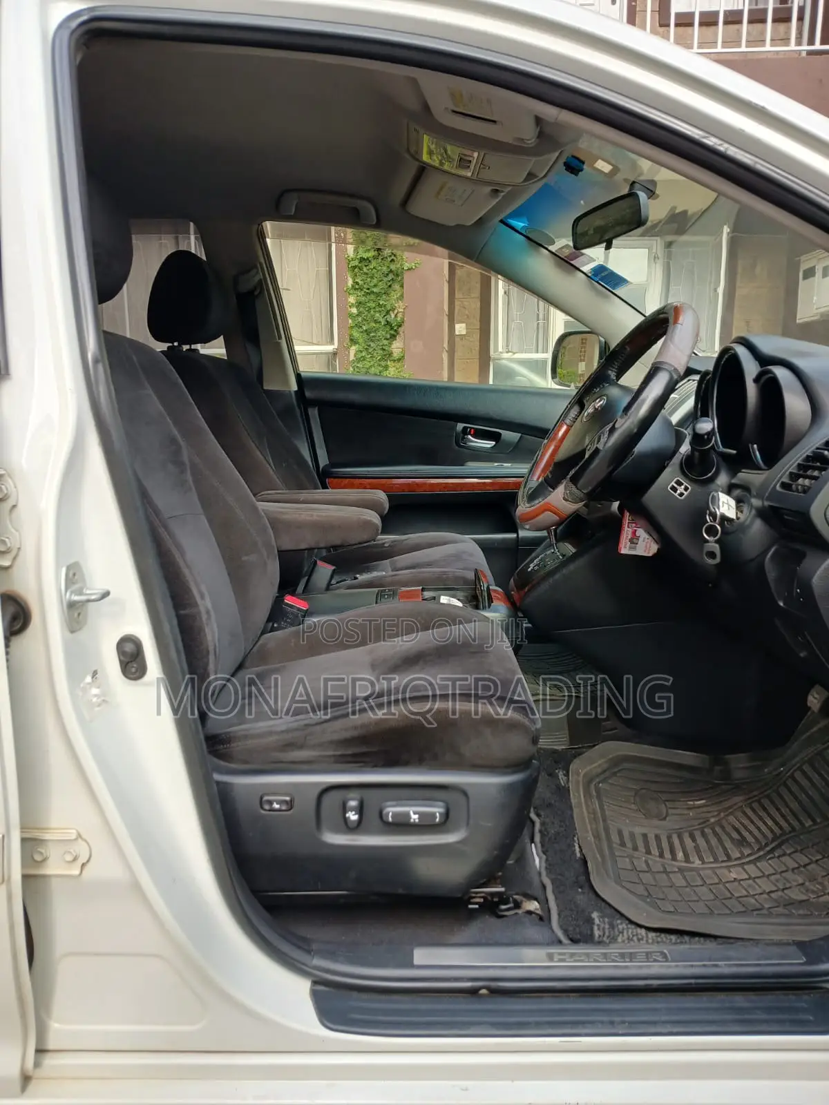 Toyota Harrier 2.4 2011 White