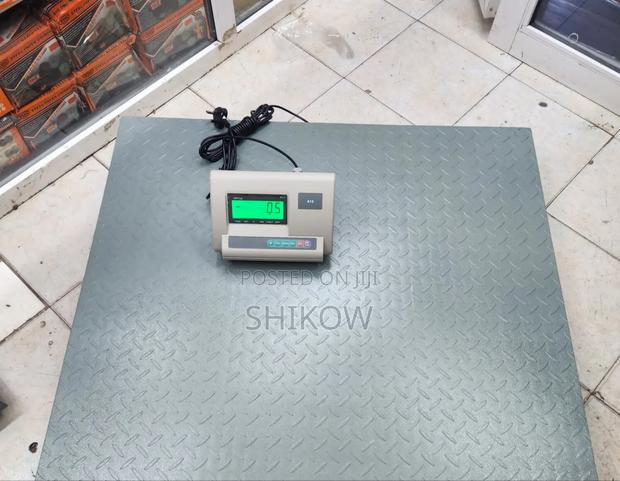 Tonne Scale (1.5m × 1.5m) – Large Capacity Platform