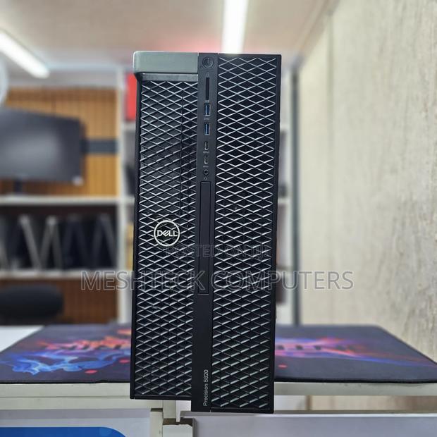 Desktop Computer Dell Precision 5820 32GB Intel Xeon SSD 512GB