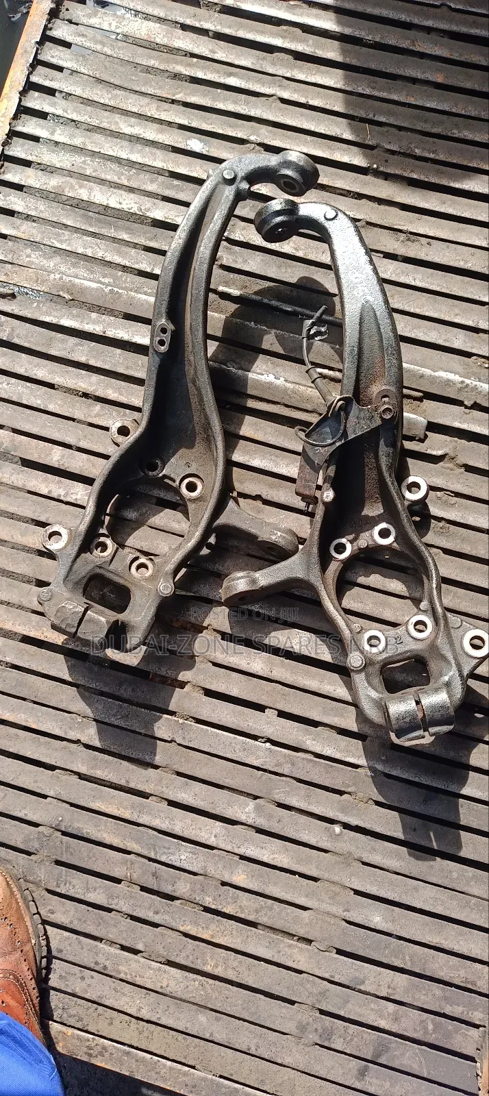 Steering Knuckles Nissan Navara.