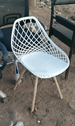 Mesh Back Eames Chair at Salon Chair