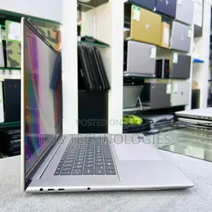 Laptop HP ZBook Firefly 16 G10 16GB Intel Core i7 SSD 512GB