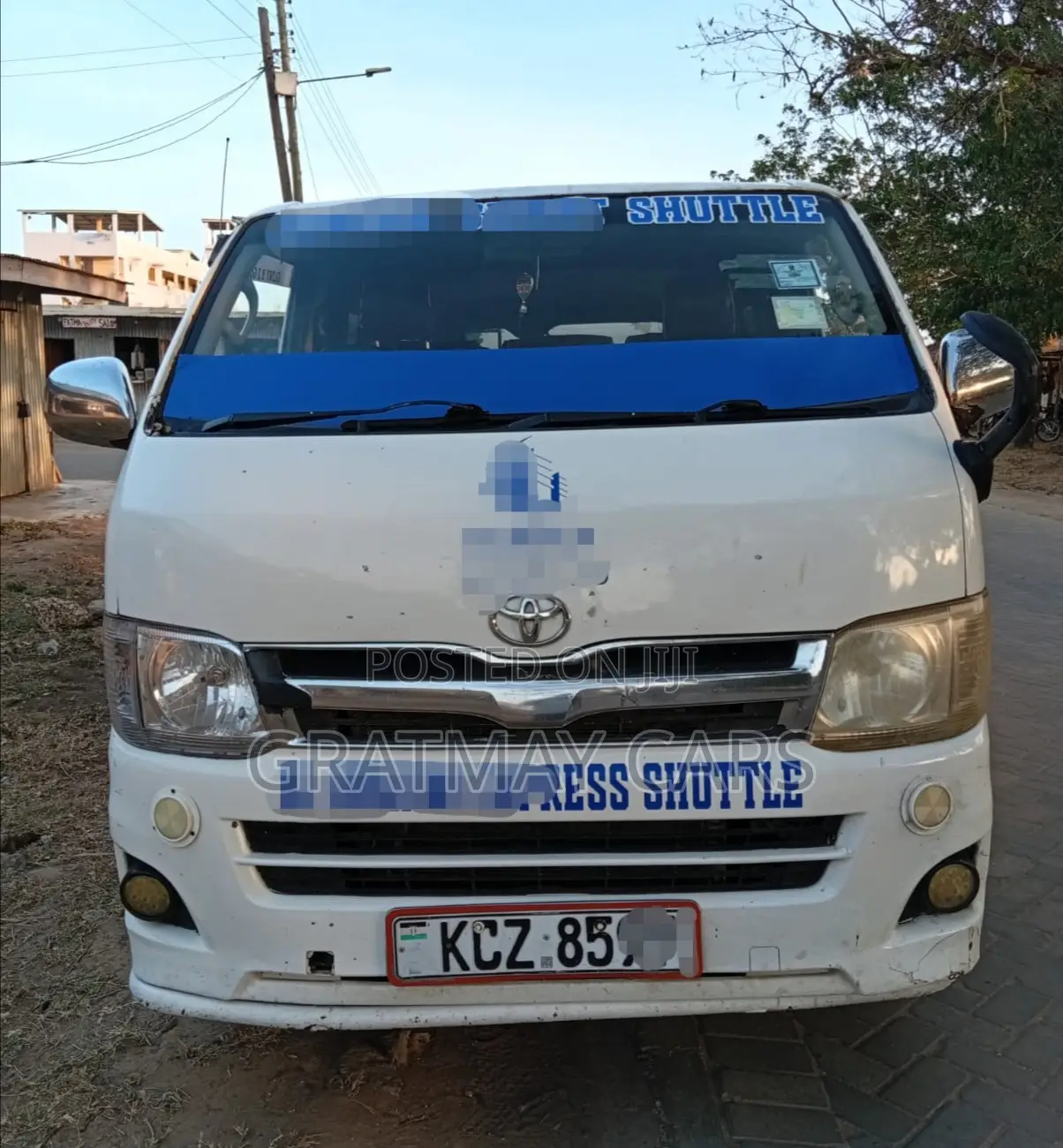 Toyota HiAce 2013 White