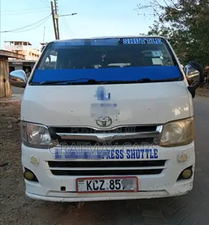 Toyota HiAce 2013 White