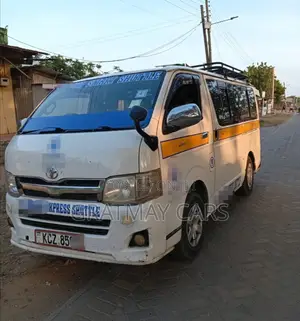 Toyota HiAce 2013 White