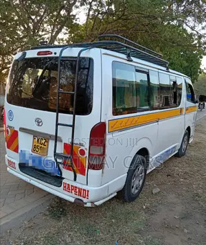 Toyota HiAce 2013 White