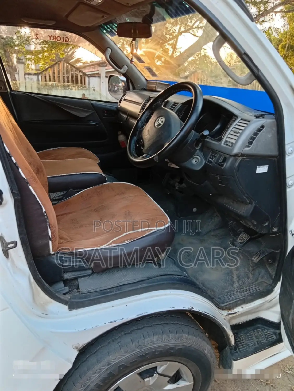 Toyota HiAce 2013 White