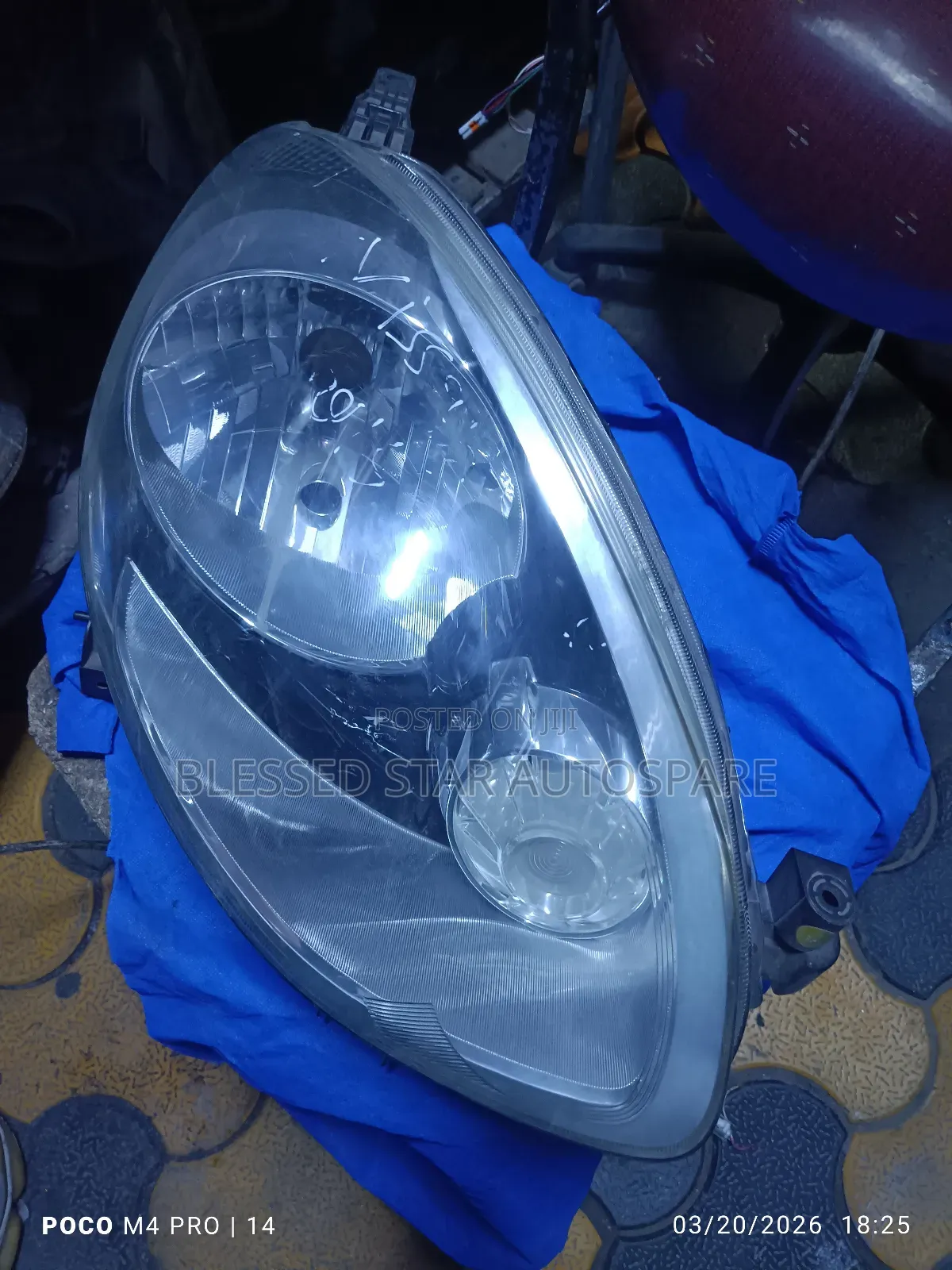 Nissan March H Light 2012 ()