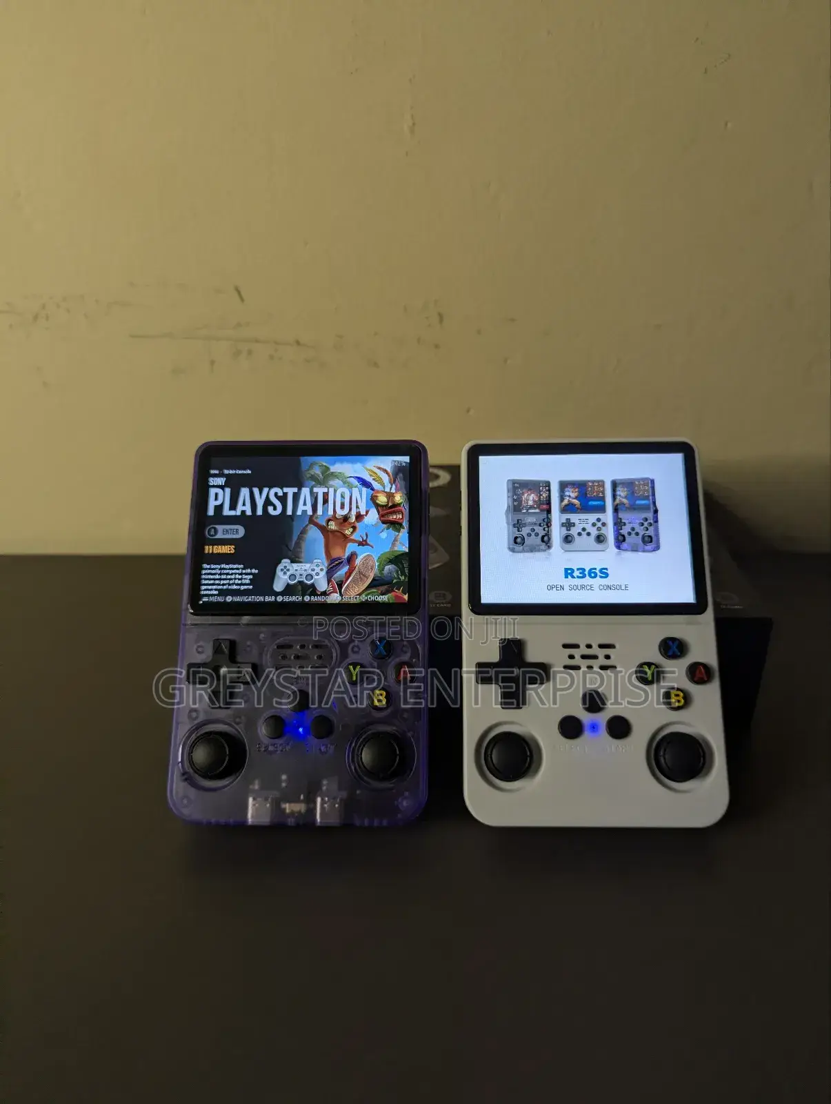 Retro Handheld Video Gaming Console Player R36s Classic Controller