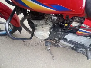Bajaj Boxer 125 2024 Red