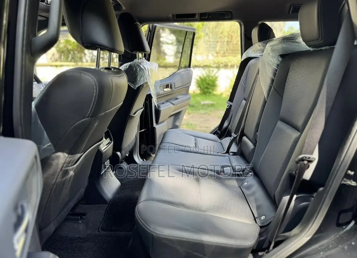 Toyota Land Cruiser Prado 2.7 2024 Black
