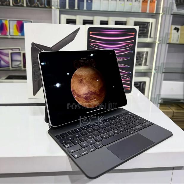 Apple iPad Pro 11 (2022) 128 GB Silver - main view