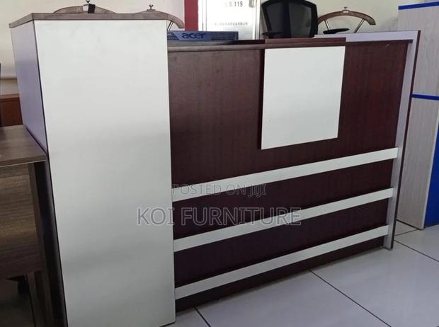 Reception Desk; Modern 1.6m Brown and White Executive Reception Table - thumbnail 2
