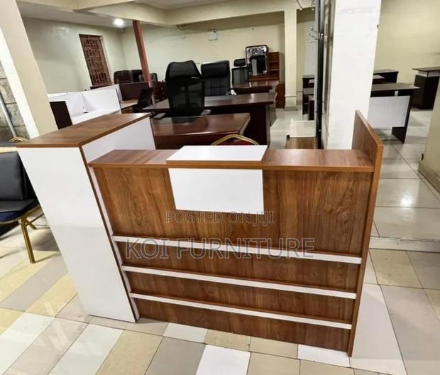 Reception Desk; Modern 1.6m Brown and White Executive Reception Table - thumbnail 4