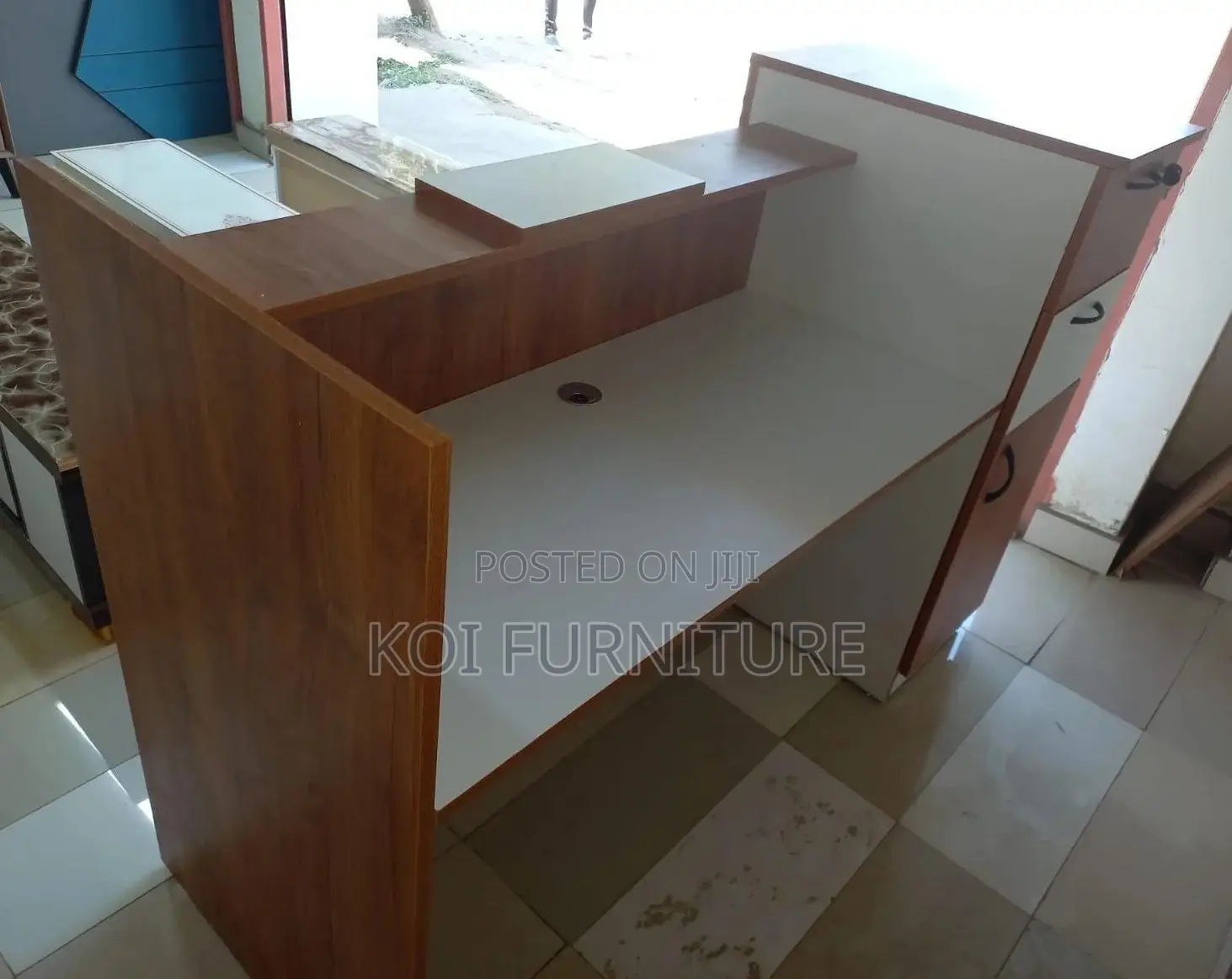 Reception Desk; Modern 1.6m Brown and White Executive Reception Table