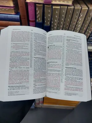 Niv Holy Bible – Hard Cover Centre-column Reference Edition