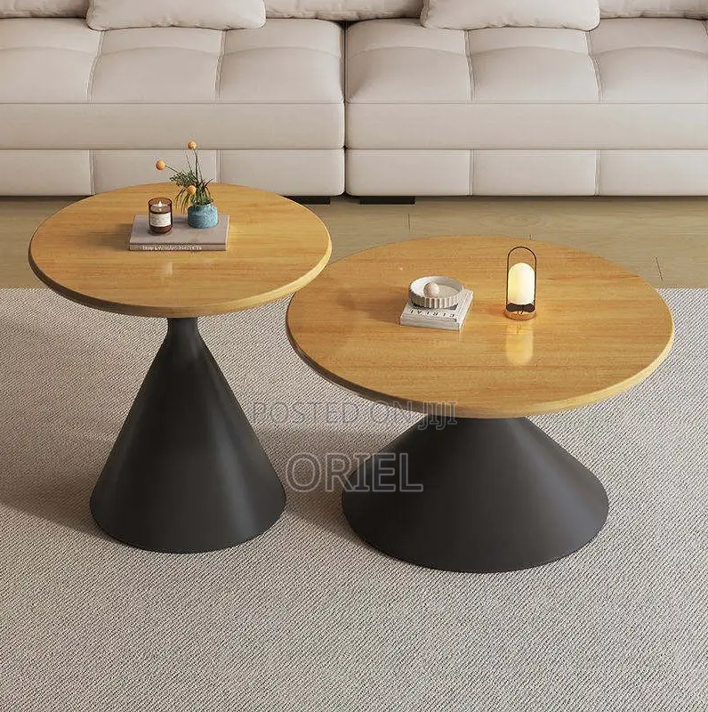 Coffee Tables: Round Coffee Table With Smooth Surface Finish