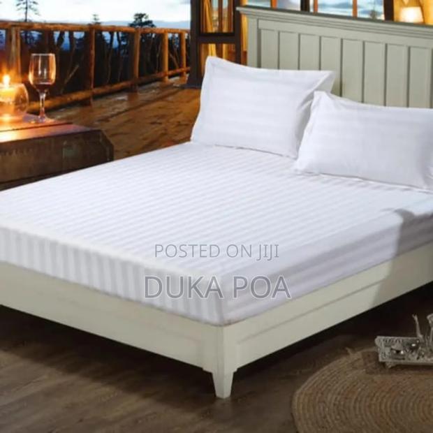 White 6 by 6 Stripped Bedsheets - thumbnail 2