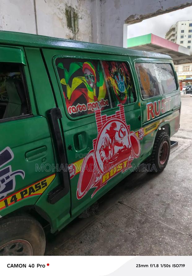 Nissan Caravan (Urvan) 2009 Green - thumbnail 2
