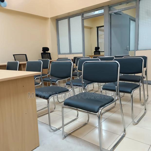 Relaxing Visitors Cfa1 Chairs