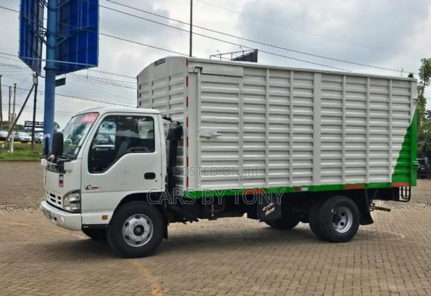 Isuzu NPR Local 2018 White - thumbnail 5