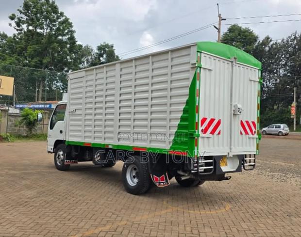 Isuzu NPR Local 2018 White - thumbnail 6
