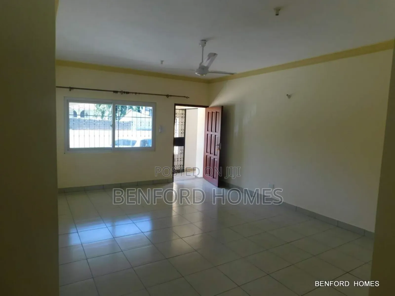 3bdrm Apartment in Beach Road, Nyali Mkomani for sale
