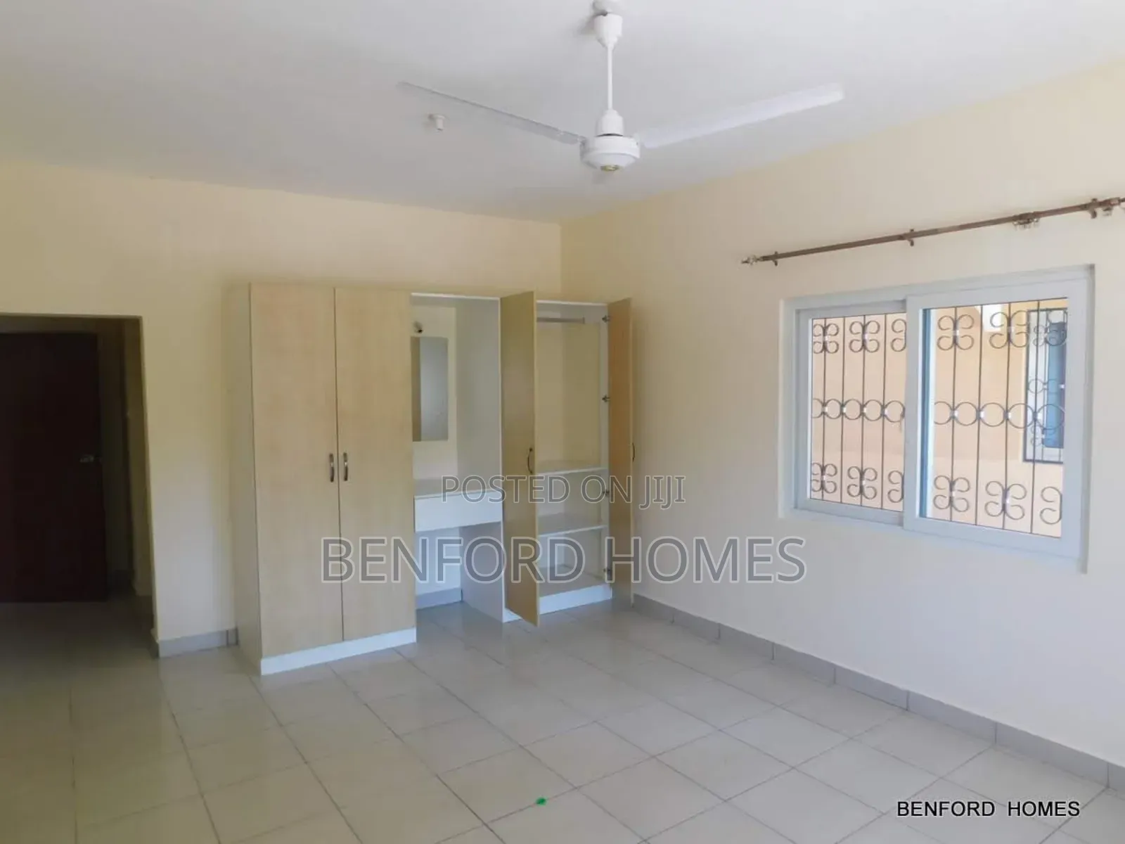 3bdrm Apartment in Beach Road, Nyali Mkomani for sale