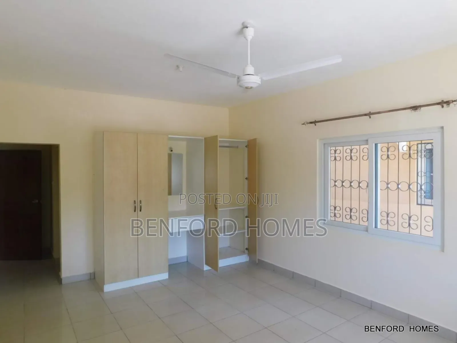 3bdrm Apartment in Beach Road, Nyali Mkomani for sale