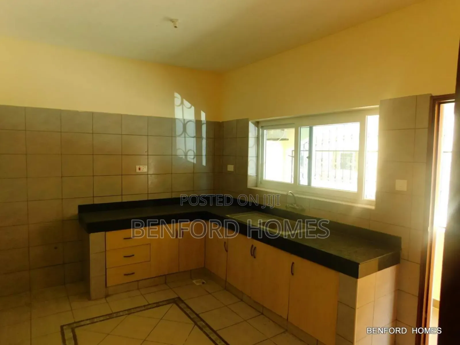 3bdrm Apartment in Beach Road, Nyali Mkomani for sale