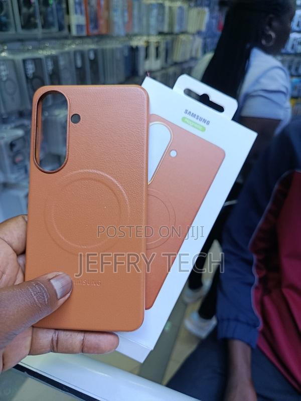 Samsung Galaxy S26+ Kindsuit Case Is a Leather-Texture Protect Cover