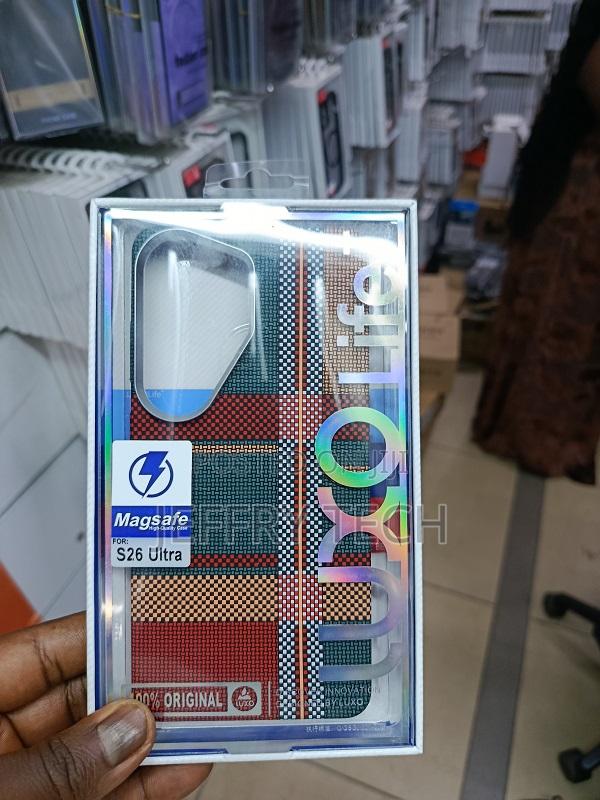 Luxo Life Magnetic Hard Case for the Samsung Galaxy S26 Ultra.