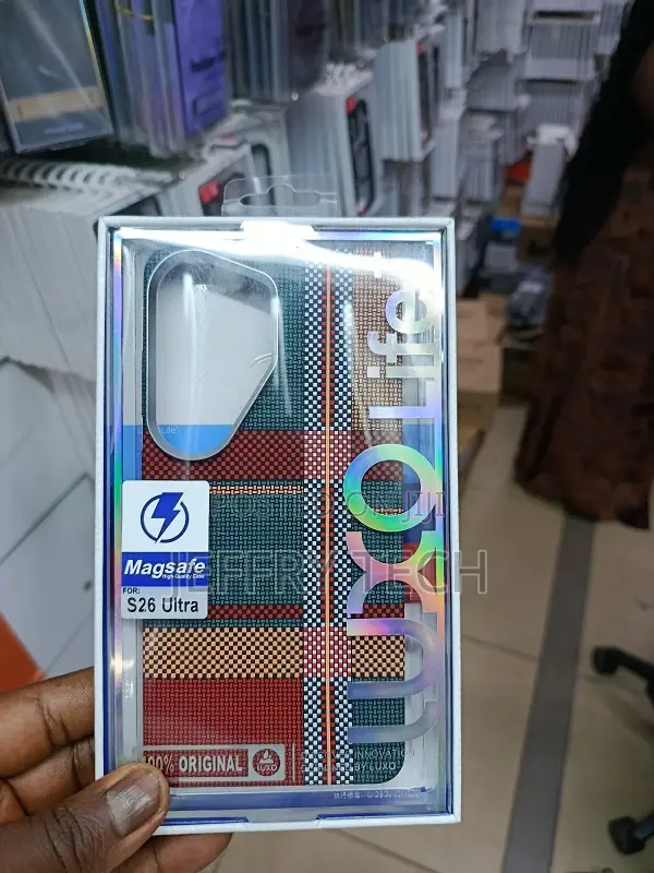 Luxo Life Magnetic Hard Case for the Samsung Galaxy S26 Ultra.
