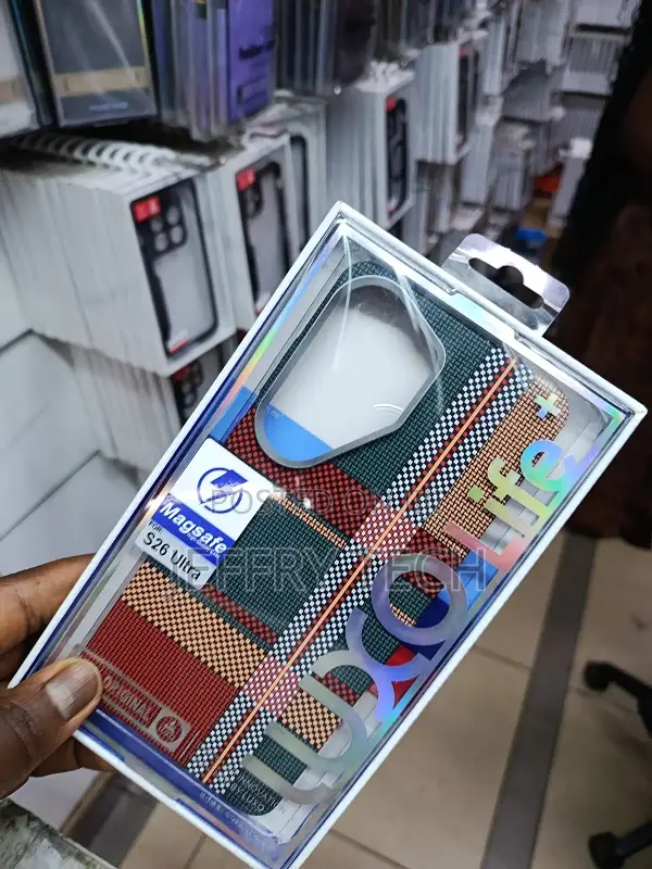 Luxo Life Magnetic Hard Case for the Samsung Galaxy S26 Ultra.