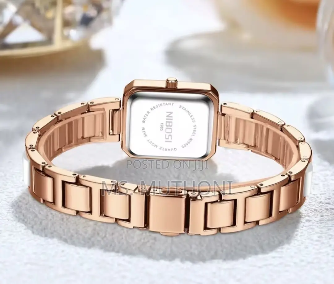 Beautiful Women's Analog Quartz Diamond Wrist Watch